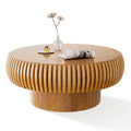 Runder Couchtisch in Holzoptik, Ø 70 × 35 cm vor weißem Hintergrund